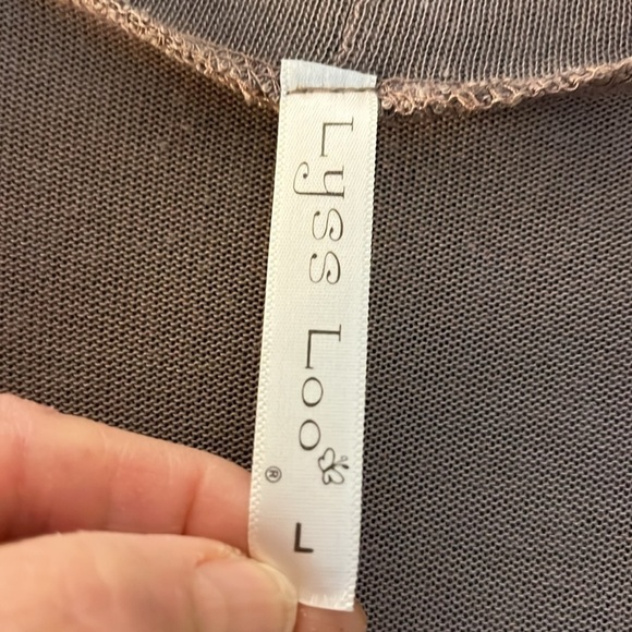 Lyss Loo cocoa colored shrug. All one piece with armholes. Size Large. - Picture 2 of 9